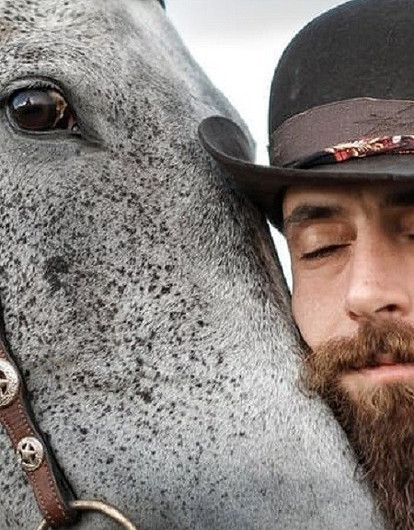 Спасение лосей и жизнь на конюшне: зоотехник из Твери рассказал о плюсах и минусах своей профессии (видео)