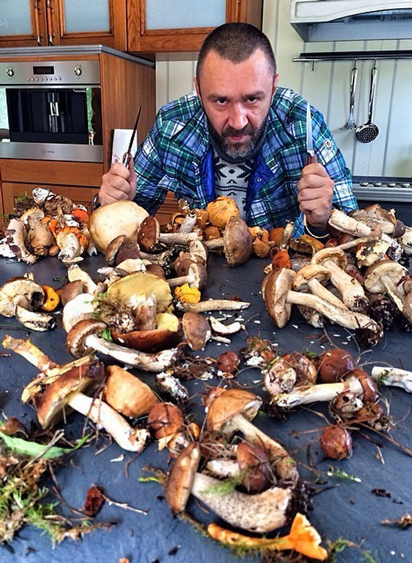 9 российских звезд, которые обожают собирать грибы