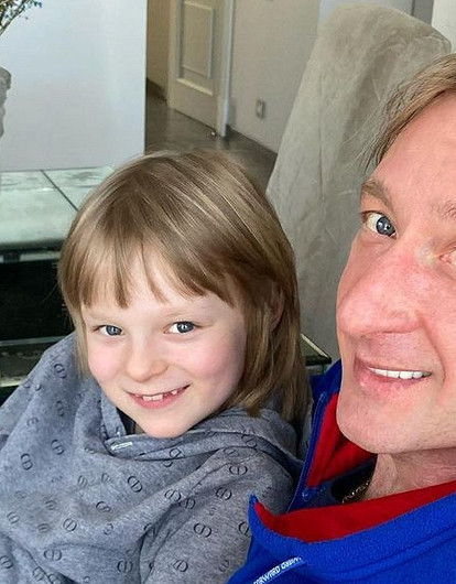 Евгений Плющенко заставил сына после перелома руки тренироваться на льду (видео)