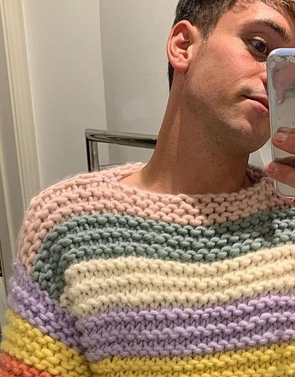 10 милых и смешных фотографий мужчин, которые любят вязать (видео)