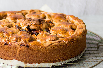 Пироги со сливами: 8 вкусных и простых рецептов на скорую руку