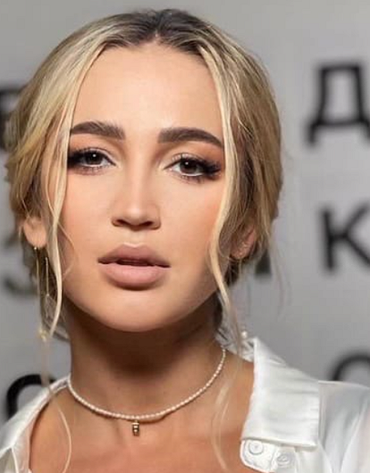 «Обидно за жену Тарасова, ведь он до сих пор смотрит мои фотографии»: Ольга Бузова неожиданно об экс-супруге