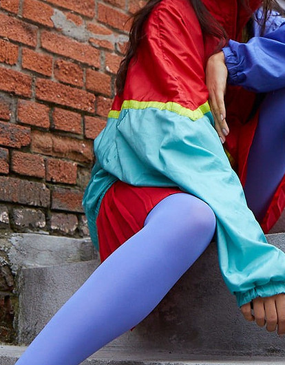 Как носить цветные колготки, чтобы не выглядеть как клоун: 9 советов (+ конкурс)