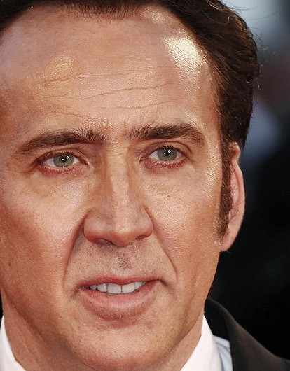 Пьяного Николаса Кейджа выгнали из шикарного ресторана, перепутав с бездомным (видео)