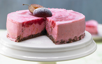 Хрустящий торт со сливами