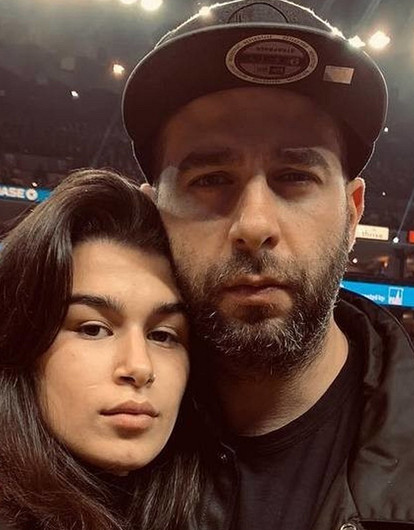 Иван Ургант заступился за дочь, которая выложила откровенный снимок