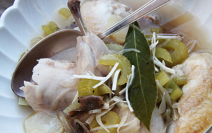 Курица с бульоном