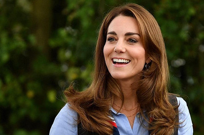 Кейт Миддлтон в роскошном золотом платье посетила мировую премьеру «Бонда» (видео)