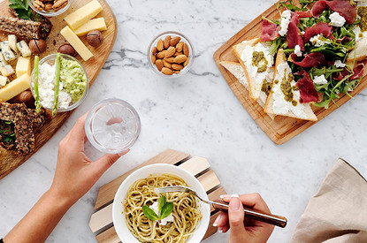 От антистресс-диет до продуктов для иммунитета: 5 главных трендов в питании, которые стоит попробовать