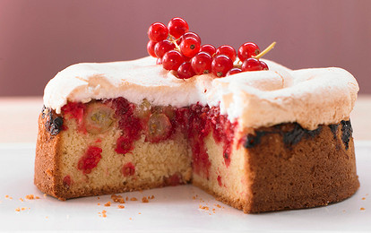 Ягодный торт со взбитыми сливками