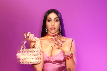 Модный дайджест: постапокалиптическая Москва, «цацки» от Клавы Коки и полный фэшн на осень