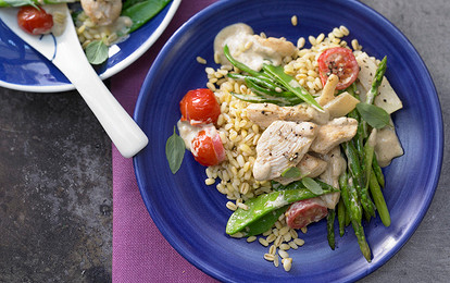 Куриное карри со спаржей и горошком