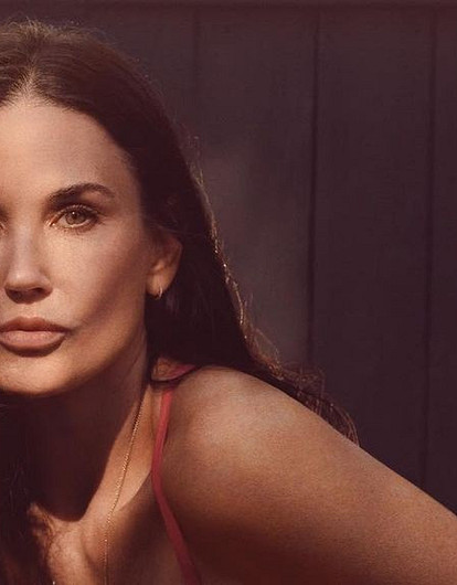 Деми Мур засняли на свидании с молодым красавцем