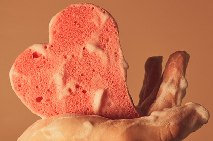 Не только для мытья посуды: 10 необычных способов использования губки (видео)