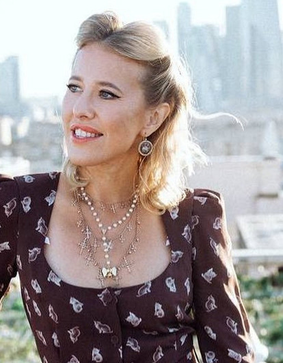 «Что за прикол?»: Собчак заметила неожиданную схожесть у девушек Тимати