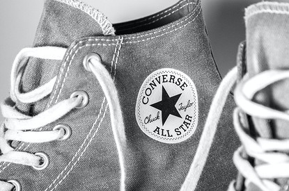 Неоновые, ультравысокие, в стиле 90-х: тренды кроссовок на осень 2021