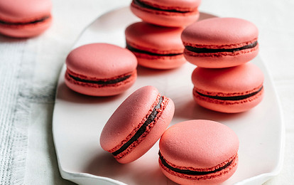 Макаронс с шоколадно-малиновым ганашем