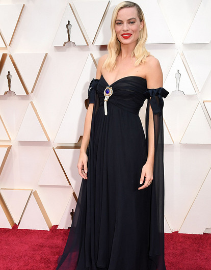 Судьба платья: что происходит с нарядами звезд после ковровой дорожки