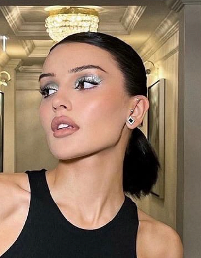 Дина Саева и младший брат Элджея переехали на Кипр