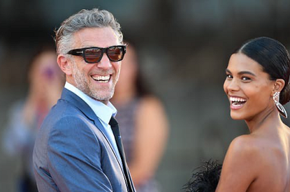 Тина Кунаки и Венсан Кассель отправились вместе с дочерью в Бразилию