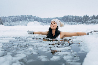 Как подготовиться к купанию в проруби (и кому в нее нельзя)