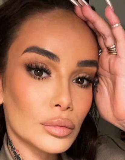 «Без оглядки на прошлое»: Айза изменила свою фамилию