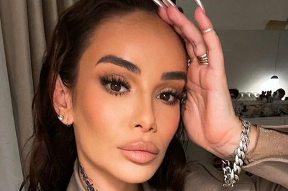 «Без оглядки на прошлое»: Айза изменила свою фамилию