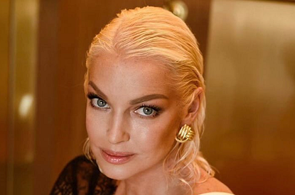 «Она трезвая не летает»: директор Волочковой подтвердила, что балерина была пьяна в самолете