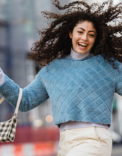 Стильный марафон: какие трендовые вещи весны искать на зимней распродаже