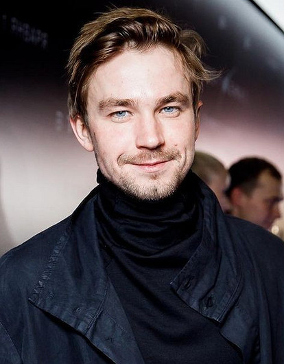 Александр Петров: мечтал стать футболистом, учился на экономиста, а потом выбрал актерство