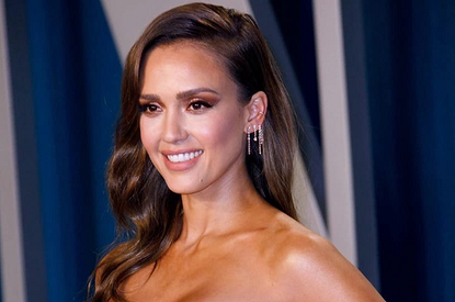 Редкий выход: Джессика Альба на прогулке с детьми (фото)