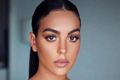 «Злая и неблагодарная женщина»: родственники невесты Криштиану Роналду раскритиковали ее