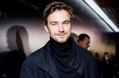 Александр Петров: мечтал стать футболистом, учился на экономиста, а потом выбрал актерство