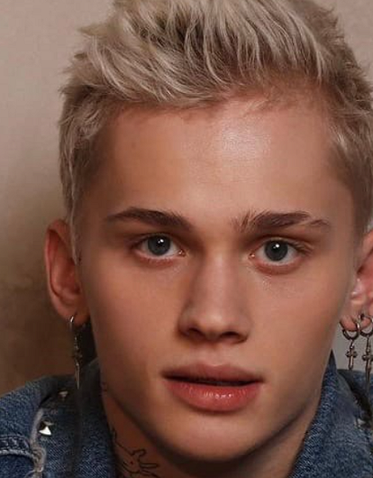 «Даня, я хотела бы с тобой общаться. Никаких денег твоих нам не нужно»: мама Милохина обратилась к сыну