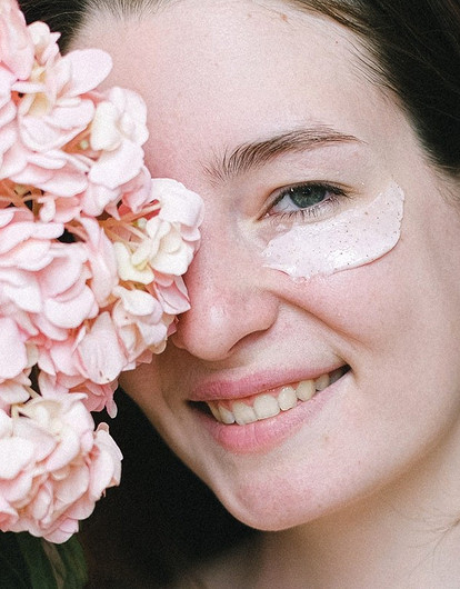 Морщины под глазами: как избавиться от главного маркера возраста