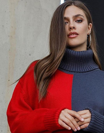 Уютные и стильные свитеры этой зимы: 30 модных образов