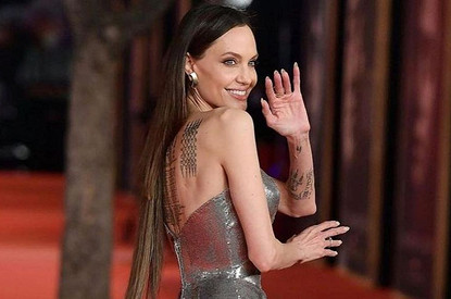 «Профиль Джоли»: идеальные черты лица или потеря индивидуальности