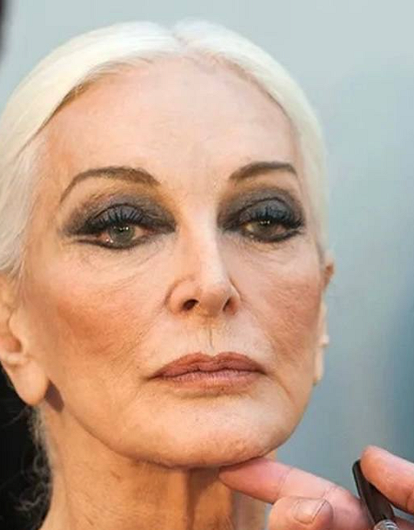 Самая старая модель в мире снялась топлес