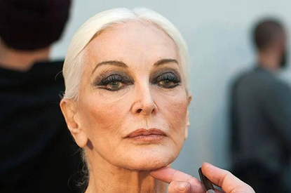 Самая старая модель в мире снялась топлес