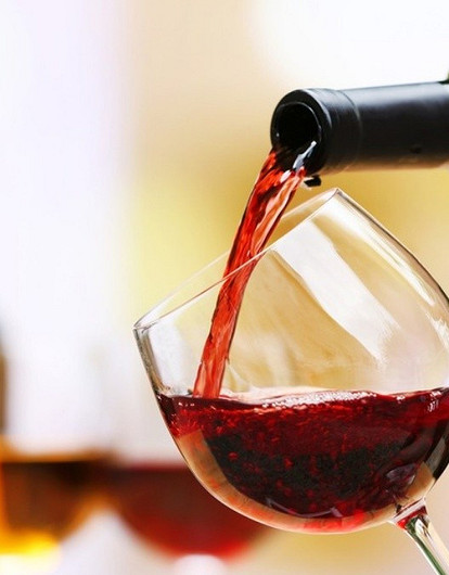 10 лайфхаков для любителей вина: как открыть бутылку, отстирать пятна и не только
