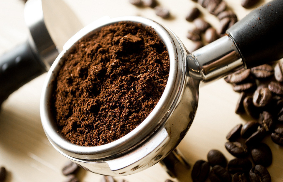 Дезодорант и ароматизатор: 5 неожиданных способов применения кофейного жмыха