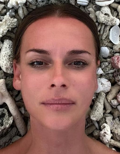 Любовь Толкалина показала обнаженную грудь (фото)