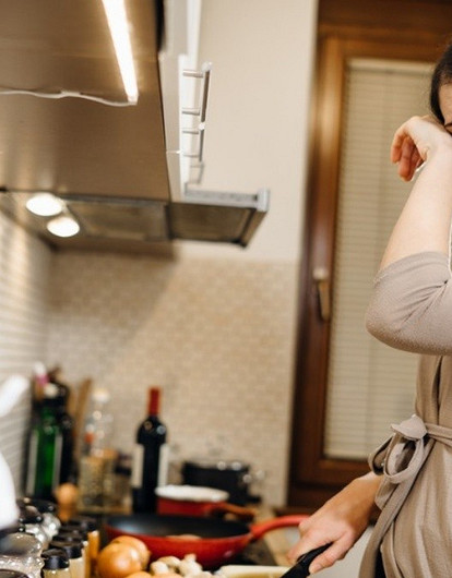 Почему лук щиплет глаза и как этого избежать: 7 лайфхаков