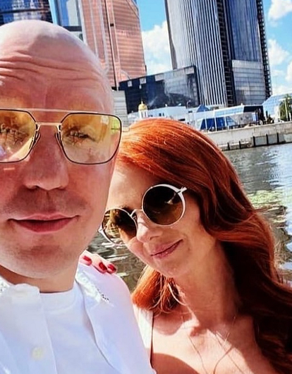 Тяжелобольной муж Лены Катиной подарил ей автомобиль за 29 миллионов