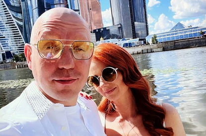 Тяжелобольной муж Лены Катиной подарил ей автомобиль за 29 миллионов