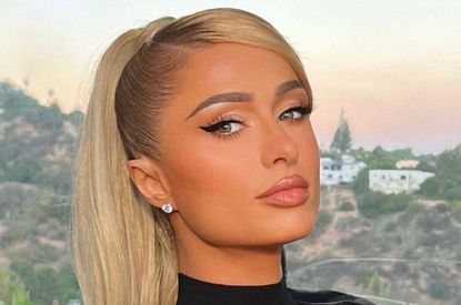 «Я постоянно думаю об этом»: Пэрис Хилтон рассказала, как над ней надругались в школе