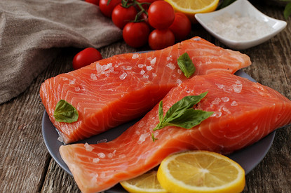 Как вкусно засолить горбушу в рассоле, целиком, кусочками: 10 простых рецептов