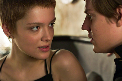 «Мужика надо брать мерцанием»: 40 цитат о женщинах и любви из книг Виктора Пелевина