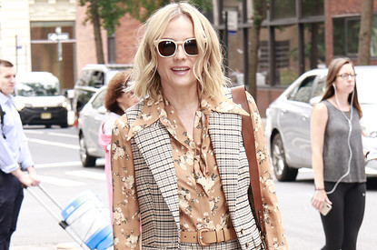 Жилет, платье с запахом и другие тренды из 70-х, которые будут актуальны в 2023-м