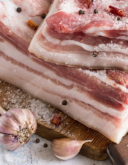 Как вкусно засолить сало в домашних условиях: 10 необычных рецептов